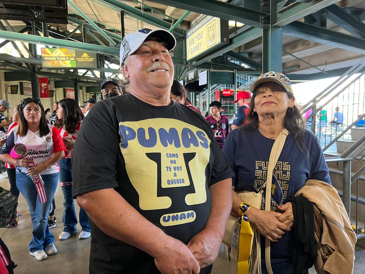 Los aficionados de Pumas no se quedaron atrás y también tuvieron presencia en el Estadio Chukchansi Park para apoyar a los universitarios con el conocido “Cómo no te voy a querer”.