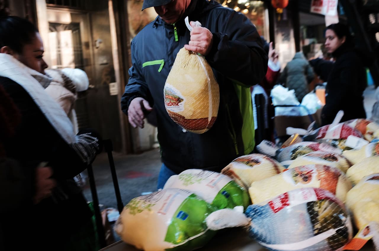 Hasta el 19 de noviembre, ALDI está ofreciendo un pavo congelado entero por 59 centavos la libra.