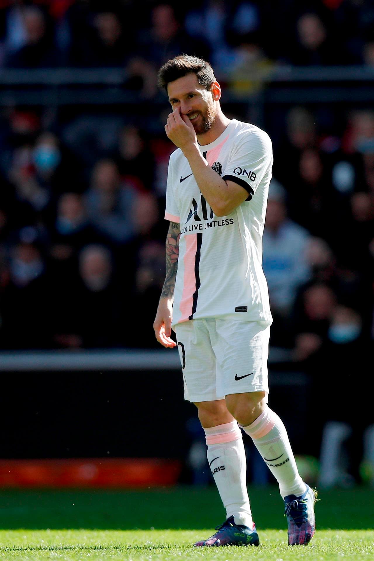 Paris Saint-Germain no pudo ante el Stade Rennais 2-0 como visita, durante la Jornada 9 en la Ligue 1. Los parisinos contaron con toda su artillería pesada pero no vieron la luz ante las anotaciones de Gaetan Laborde (45') y Flavien Tait (46). Así, el equipo local se lleva un triunfo épico y el PSG rompe su racha ganadora.