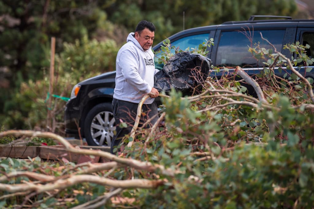 Al sur de la ciudad de San Francisco, a poco más de 1 hora en auto, los vecinos de Seaside tuvieron que lidiar con los daños que provocó el tornado F1 en sus comunidades.