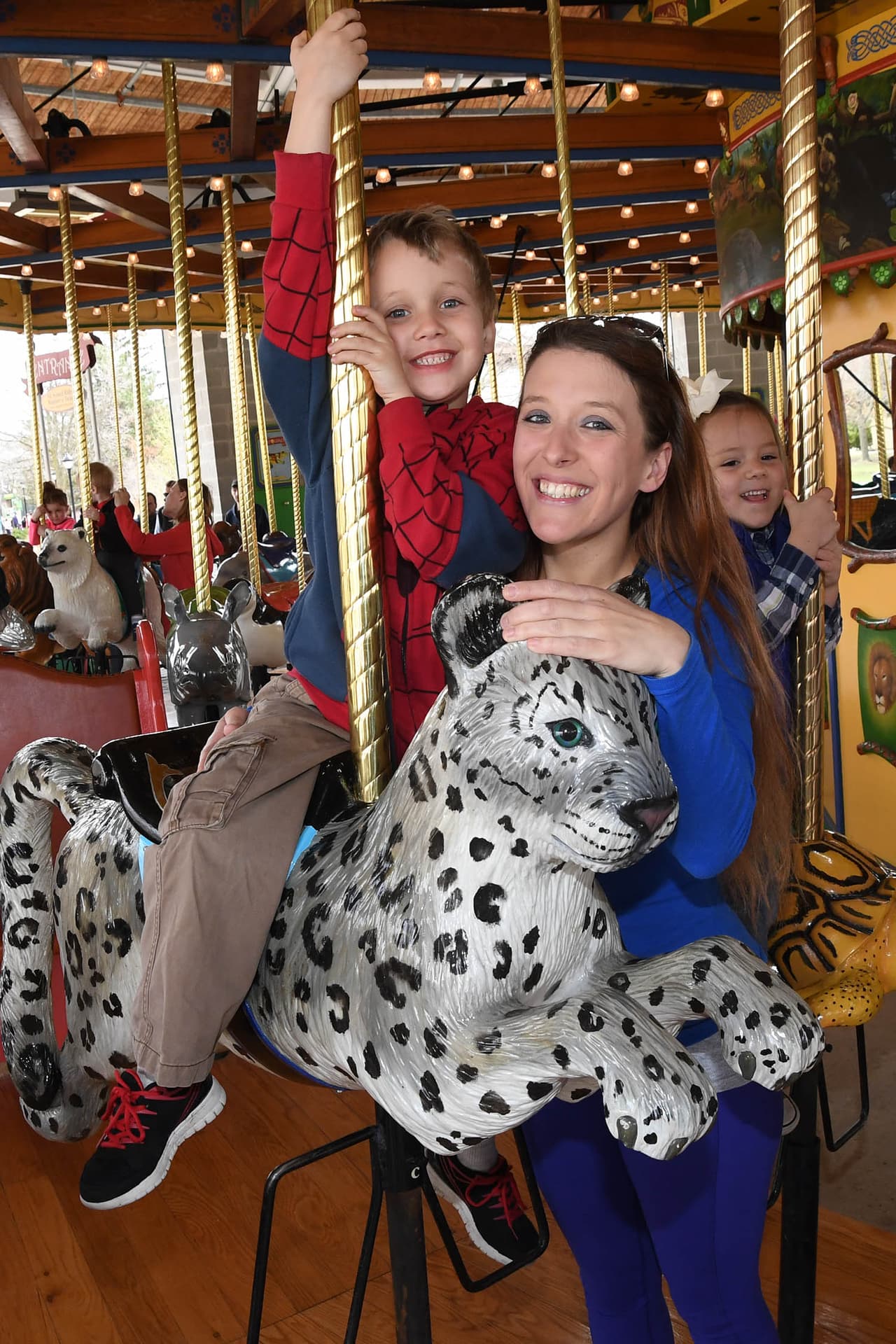 La hora de silencio será de 11:00 AM a 12:00 PM, en el carrusel, el cual no tendrá música.