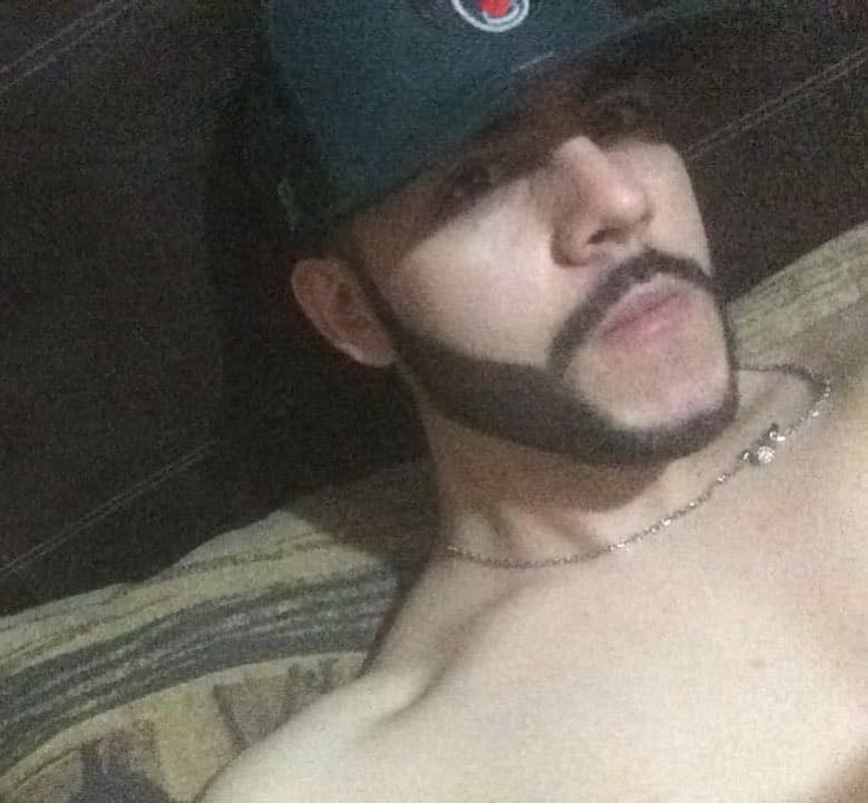 Otro intérprete asesinado en las últimas semanas fue
<b><a href="https://www.univision.com/entretenimiento/investigan-asesinato-a-tiros-del-cantante-francisco-fourcade-de-23-anos-de-edad">Francisco Fourcade</a>, de 23 años de edad.</b>
<br>