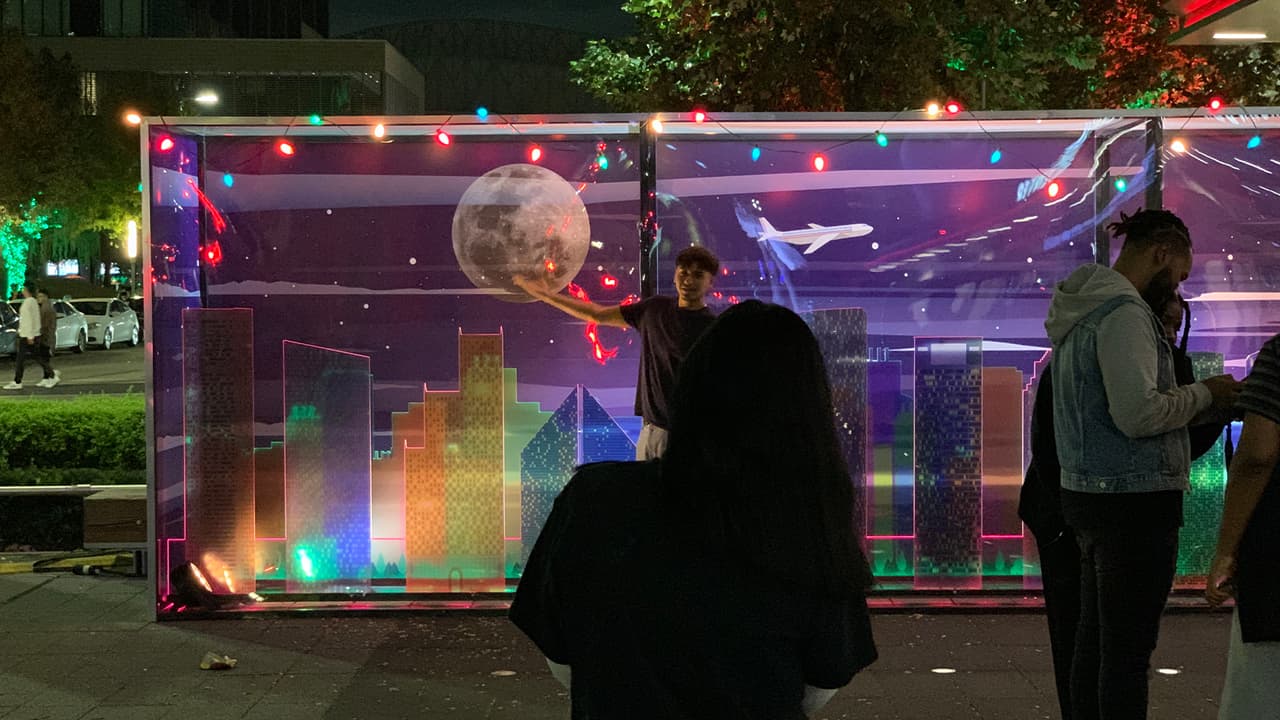 Mosaic Music Lounge es un evento con vista al Mosaic of Light que es el lugar perfecto para comenzar tu fin de semana.