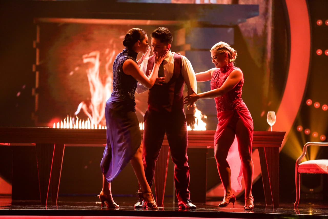 El encargado de subir al escenario a recordarla fue El Bebeto, con un paso doble.