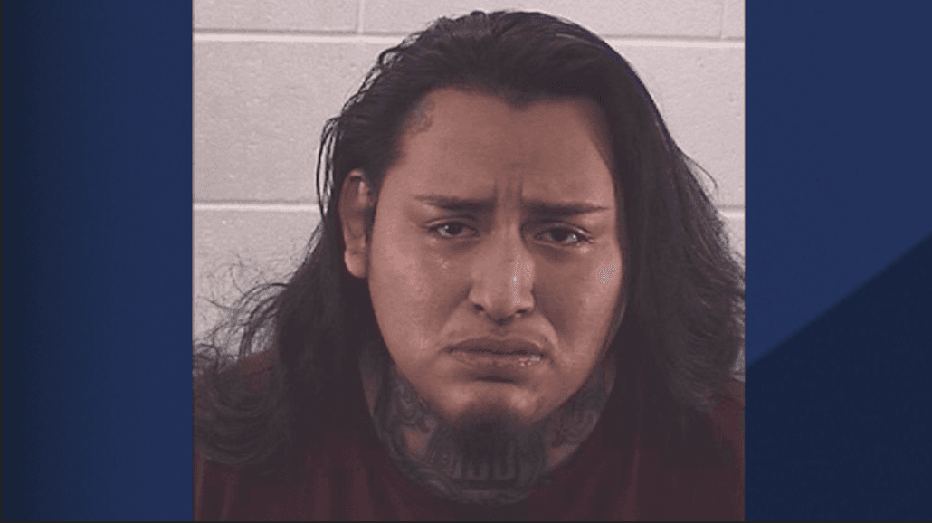 Policía de Aurora acusa a hombre de abusar de su hija de dos meses, hospitalizada en estado crítico