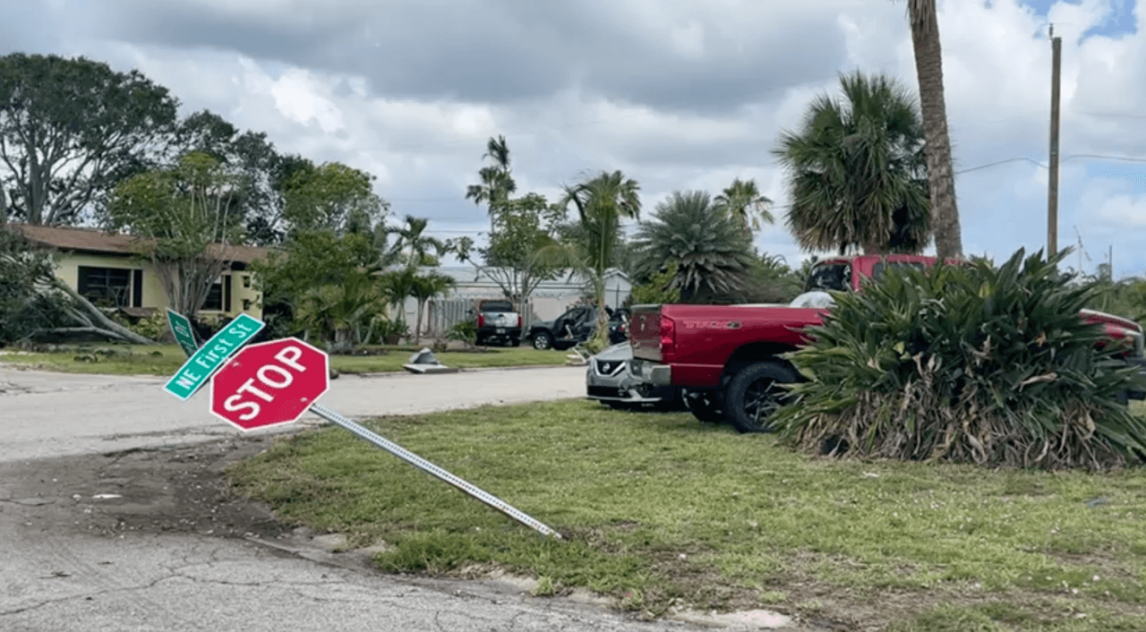 El Departamento de Manejo de Emergencias del condado de Brevard pidió a las personas afectadas que compartan imágenes de los daños, con el fin de analizar cuál fue el impacto de este posible tornado.