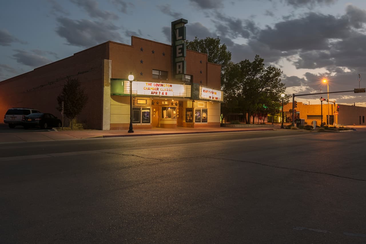 <b>Puesto 20. Condado de Lea, Nuevo México</b>
<br>
<br>Porcentaje del condado con sequía extrema o excepcional (12 de julio de 2021): 6.5%.
<br>
<br>Semanas con 100% de sequía excepcional en el último año: 12.
<br>
<br>Semanas con al menos un 50% de sequía excepcional en el último año: 29.
<br>
<br>Número de semanas consecutivas con cualquier porcentaje de sequía extrema o excepcional: 52 (del 14 de julio de 2020 al 12 de julio de 2021).
<br>
<br>Población: 70,277 habitantes.
<br>
<br>Este ránking está basado en el análisis de los datos del Monitor de Sequía de Estados Unidos
<a href="https://247wallst.com/special-report/2021/07/14/this-state-has-the-worst-drought-in-america/"><u>realizado por el portal</u></a> 24/7 Wall St. El Monitor de Sequía es una herramienta que
<a href="https://droughtmonitor.unl.edu/CurrentMap.aspx"><u>rastrea semana a semana las precipitaciones en todo el país</u></a>, creada por una colaboración entre la Universidad de Nebraska-Lincoln, el Departamento de Agricultura y la Administración Nacional Oceánica y Atmosférica (NOAA).
<br>