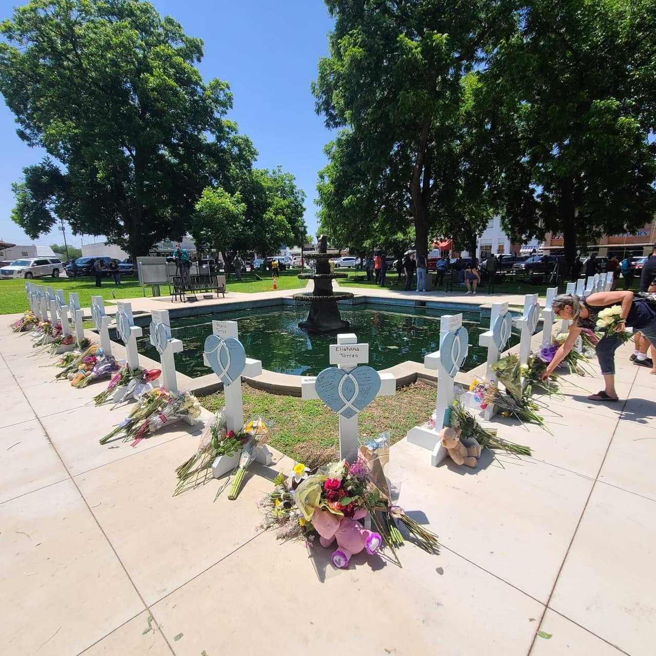 Tras el tiroteo, son nuevamente numerosas las voces que piden una reforma para la adquisición de armas en el país. También 'March for our lives' convocó una nueva manifestación en Washington en la que exigirán un mayor control.