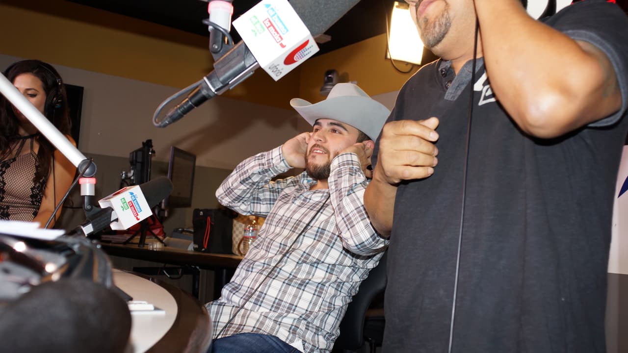 Carla Medrano enamoró a Gerardo Ortiz durante la entrevista del artista con 'El Bueno, La Mala y El Feo'.