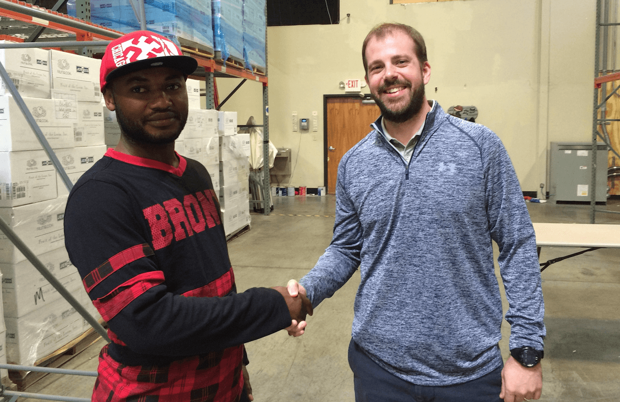 Esta empresa solo busca trabajadores refugiados (y gracias a Trump su negocio creció)