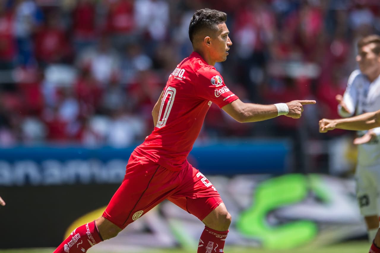 El goleador colombiano Fernando Uribe de 29 años cotiza en casi tres millones.