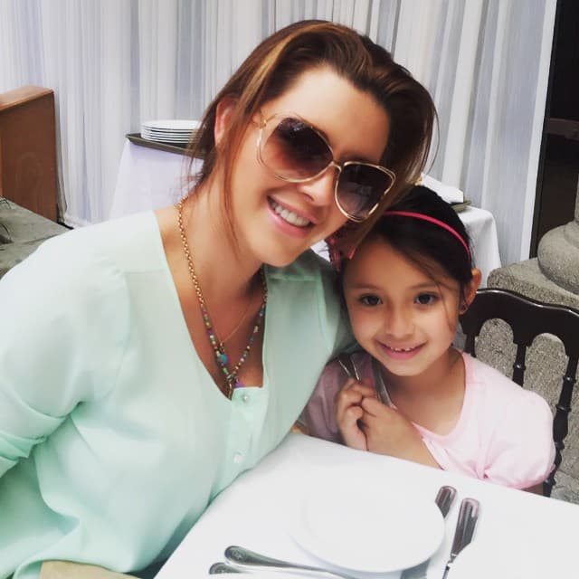 Aquí está una reina de belleza con quien podría seguirle los pasos muy pronto.