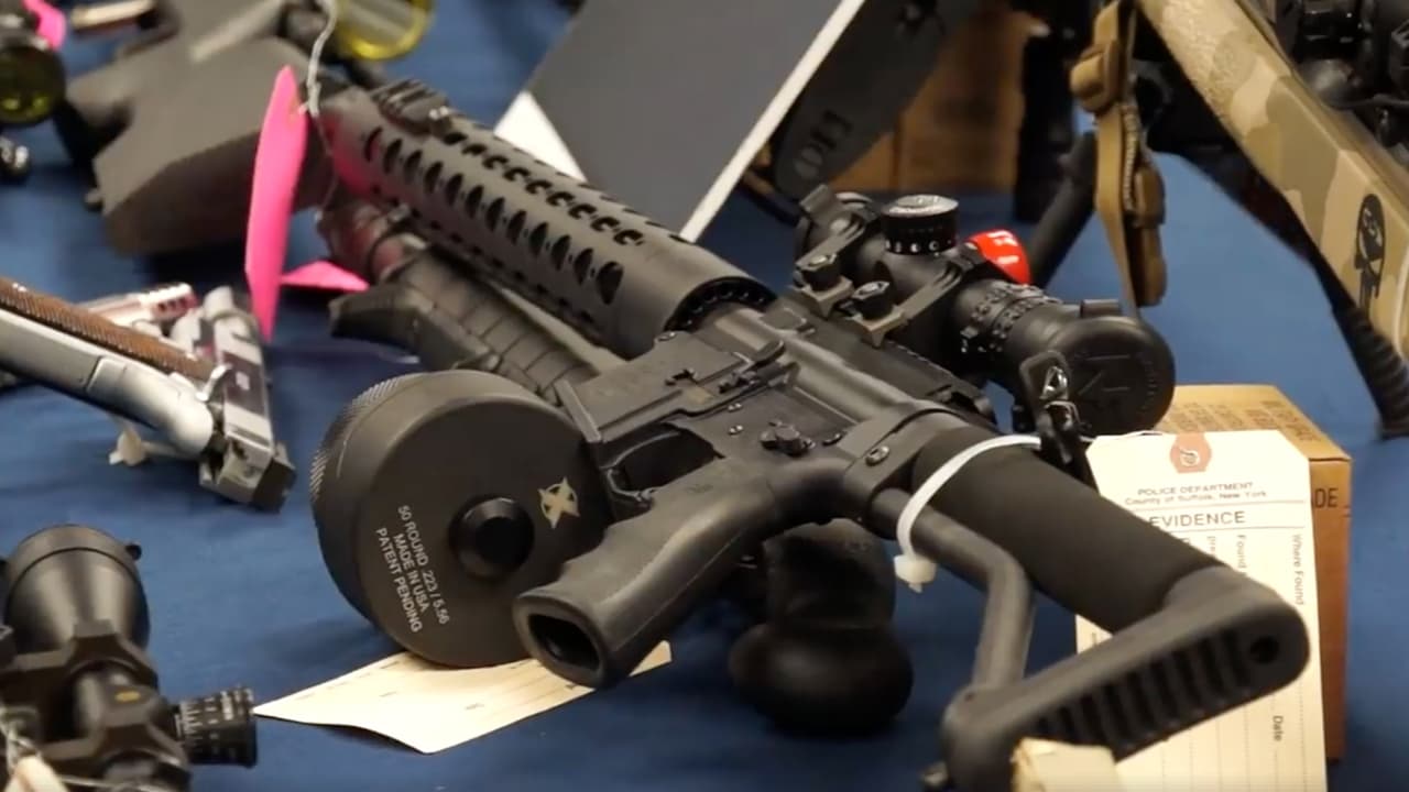 Sini indicó que el arresto se dio gracias a un operativo en donde el sospechoso pretendía venderle armas a un agente encubierto.