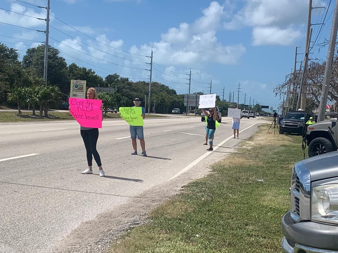 Pero algunos residentes, muy preocupados con la situación que se está presentando en EEUU y el mundo, con respecto a la propagación del virus, decidieron salir por cuenta propia a las carreteras.
<br>