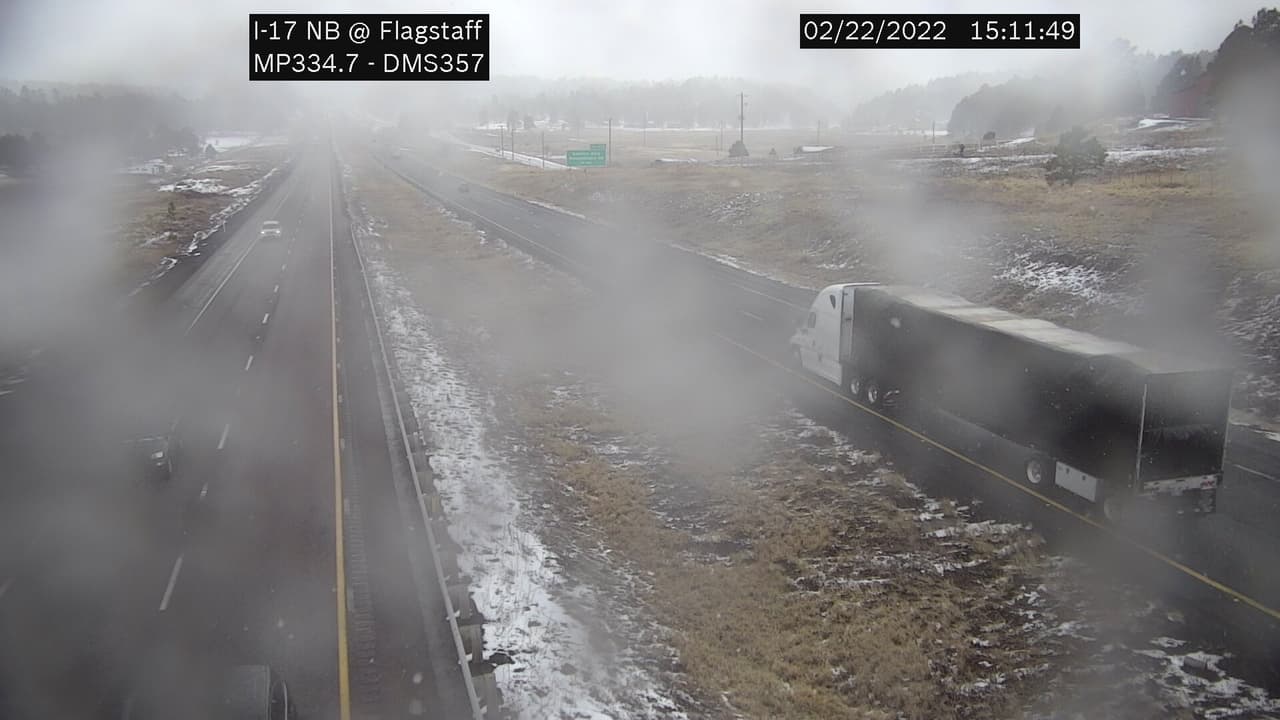 “Con la nieve afectando las tierras altas de Arizona
<b>desde hoy hasta el jueves</b>, alentamos a los conductores a
<b>considerar retrasar todos los viajes, </b>excepto los esenciales, al norte de Arizona”, publicó ADOT en su cuenta de twitter.