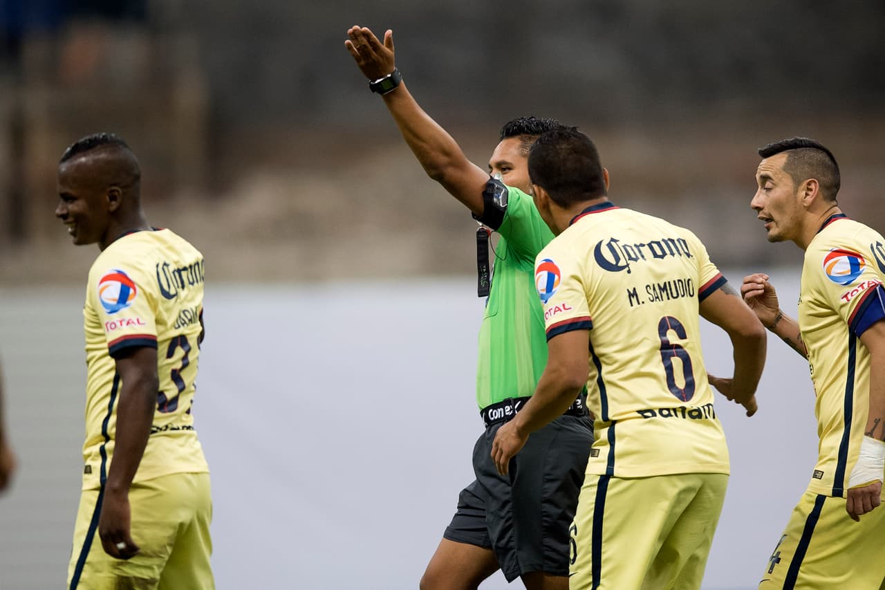 La salida del jugador en América empezó a tomar cada vez más fuerza con la llegada de refuerzos para su posición. El camino del colombiano debía cambiar.