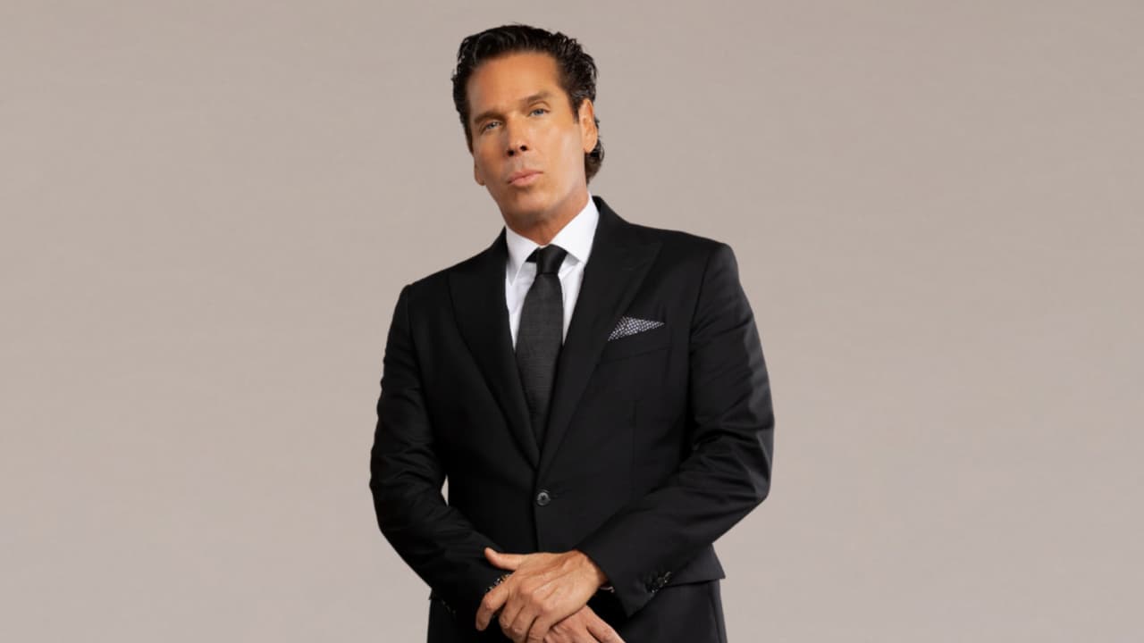 Hotel VIP UniMás: Roberto Palazuelos es el host del nuevo reality show que llega a tu pantalla