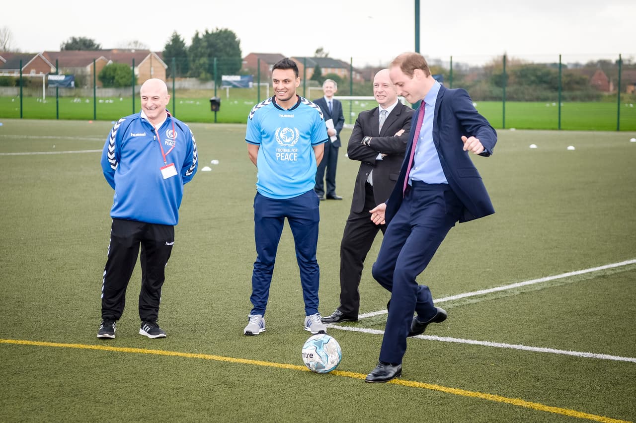 Y ¡boom! le tiró con fuerza.