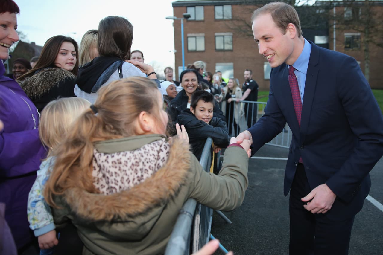 Él siempre se ha caracterizado por mantenerse cercano a todos los ciudadanos ingleses. prestando atención a sus necesidades.