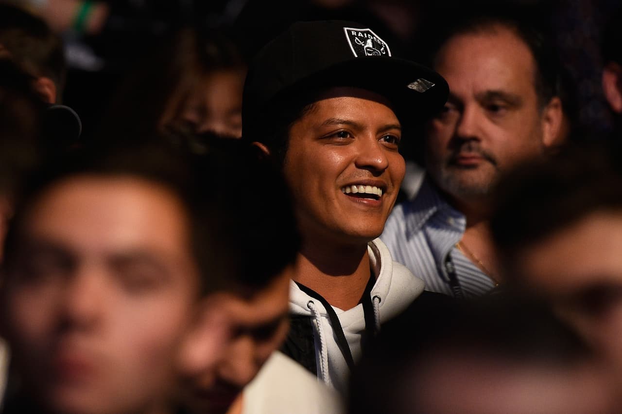 Bruno Mars repite en el espectáculo de medio tiempo del Super Bowl
