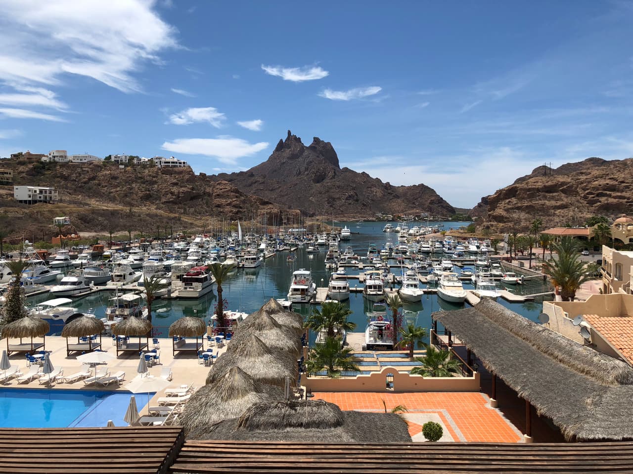 Desde el muelle de San Carlos los turistas pueden hacer un recorrido por la bahía y visitar el acuario.