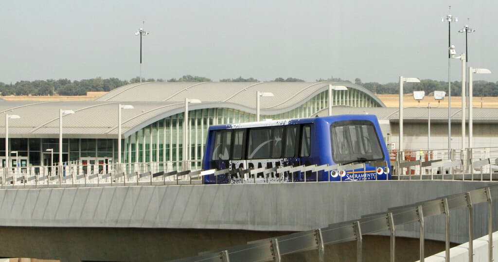 Anuncian aumento en tarifa de estacionamiento en el aeropuerto de Sacramento