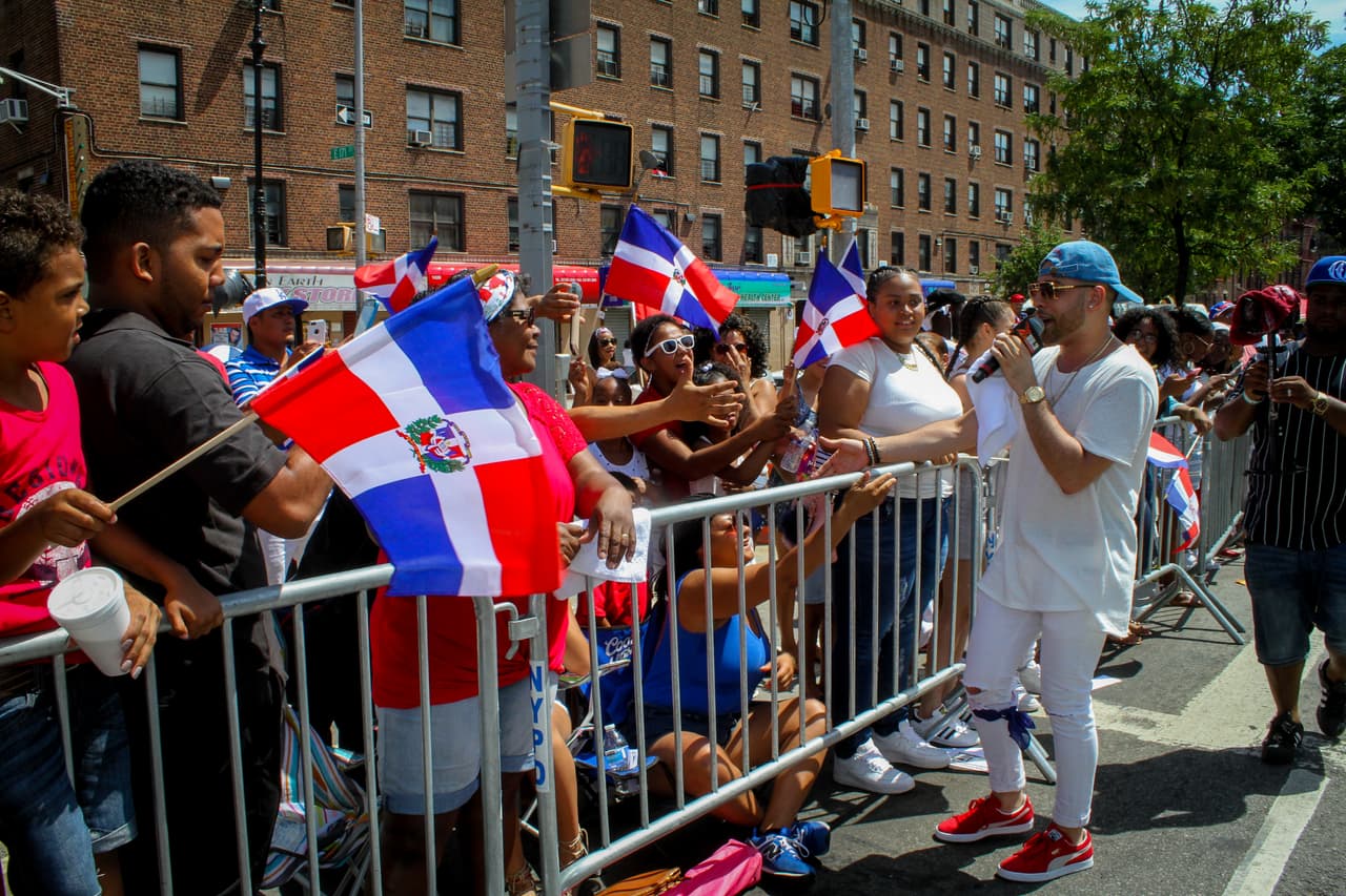 La música, la alegría y el orgullo dominicano fueron los protagonistas del vigésimo séptimo Desfile Dominicano en el Bronx.