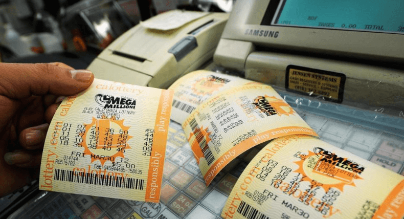 Con solo $2 de aporte, 11 compañeros de trabajo le pegan al gordo y ganan $543 millones del Mega Millions en California