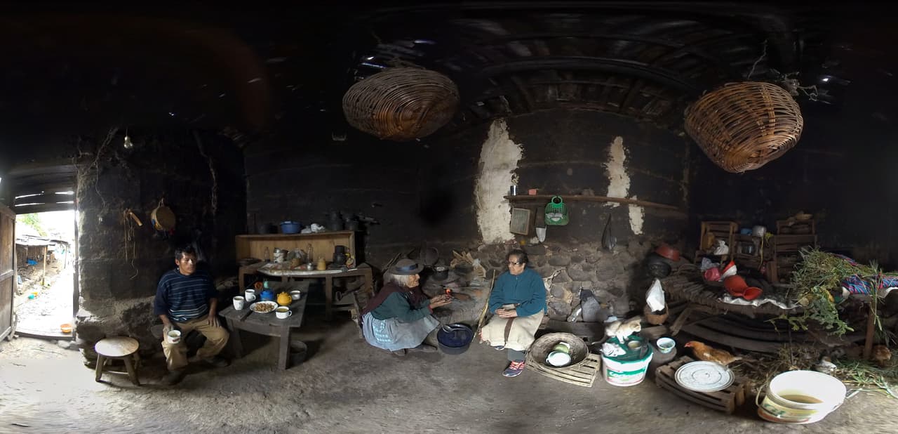 En un tour virtual de Salcabamba, un residente explica como el pueblo ha cambiado.