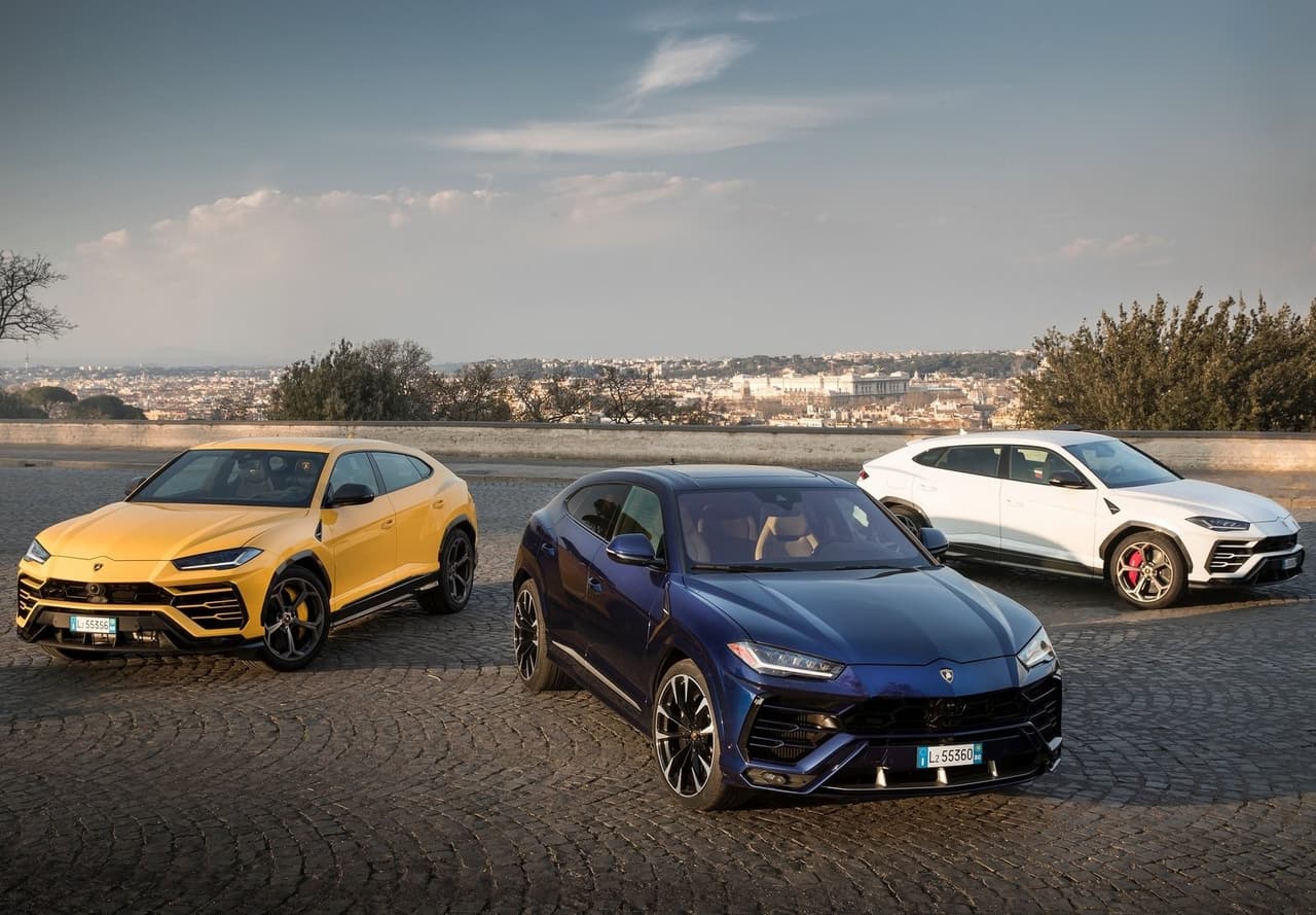 Como era de esperarse, la Urus también cuenta con
<b>tracción en las cuatro ruedas</b> y ofrece diferentes modos de manejo como STRADA (calle), TERRA (vías sin asfalto), SABBIA (arena) y NIEVE.