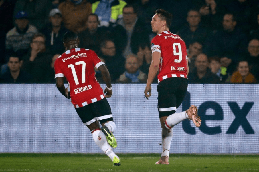 Luuk, con la falta de gol del 'Chucky', es el máximo anotador del PSV con 14 tantos. El próximo partido partido para el equipo de los mexicanos será el 24 de noviembre ante Heerenveen, después de la fecha FIFA.