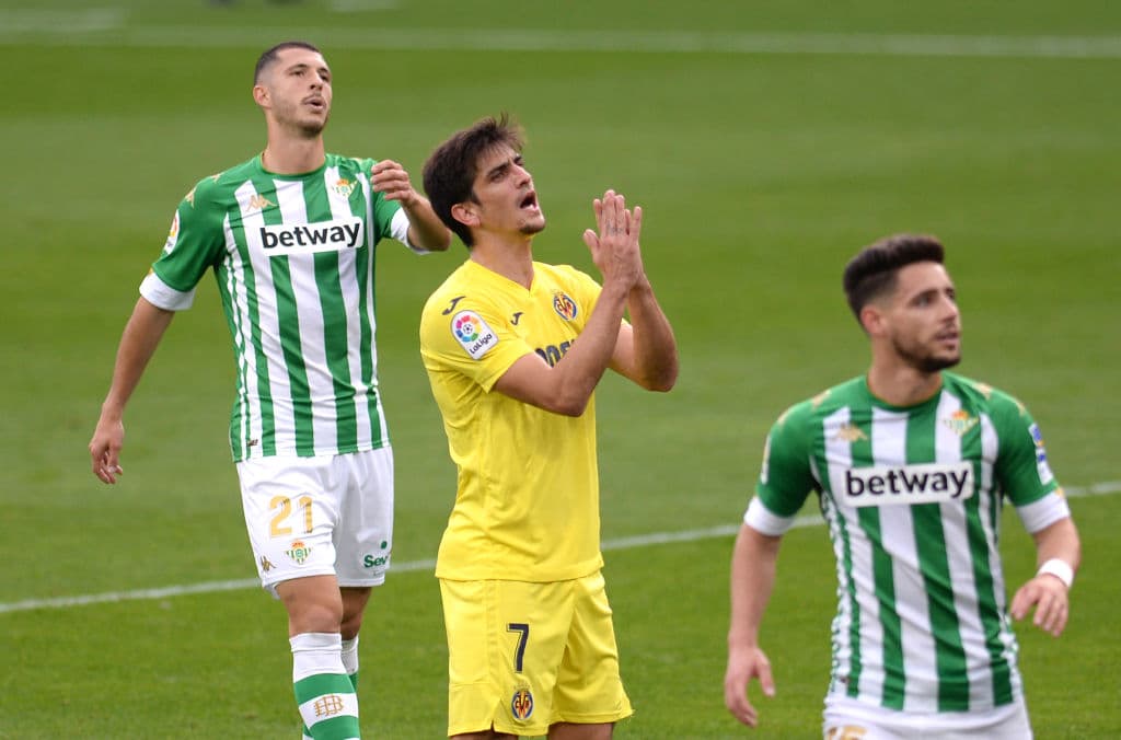 El partido entre el Villarreal y Real Betis acabó en empate 1-1. Pau Torres se encargó de abrir el marcador al minuto 5, pero fue hasta la segunda mitad cuando Aitor Ruibal García descontó para los béticos e igualó el partido durante la novena jornada de LaLiga.