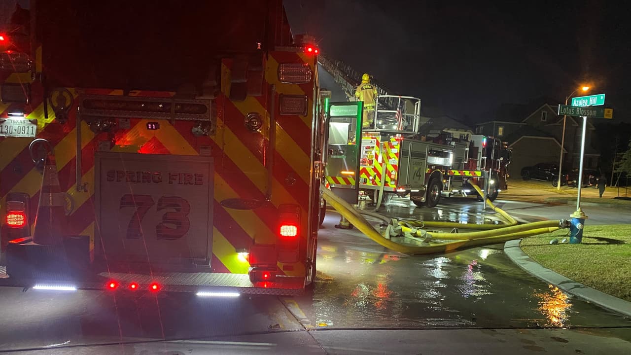 Tras ser dado de alta del hospital
<b>fue recluido en una cárcel del condado Harris </b>y se le presentaron varios cargos.