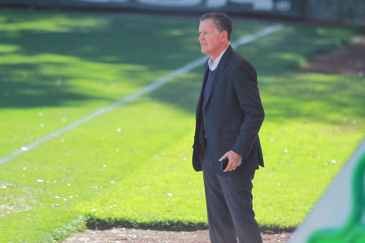 Ricardo Pelaez, presidente de Cruz Azul, visitó el equipo con miras al arranque del otro torneo.