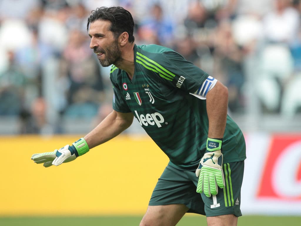Aunque su carrera inició en el Parma, Buffon brilló intensamente con la Juventus, donde jugó de 2001 a 2018 con los bianconeri.
