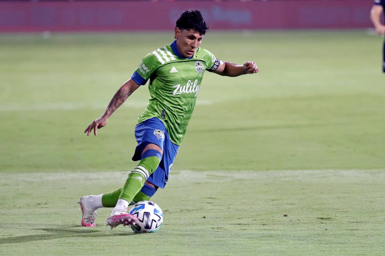 Ruidiaz y Valera son bajas de la selección peruana por COVID-19