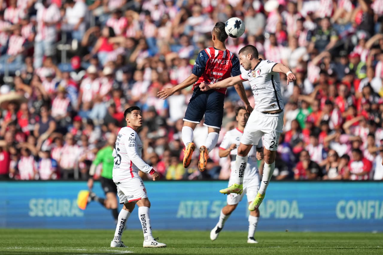 Con un gol solitario de Julián Quiñones el Atlas se llevó una edición más del Clásico Tapatío ante Chivas.