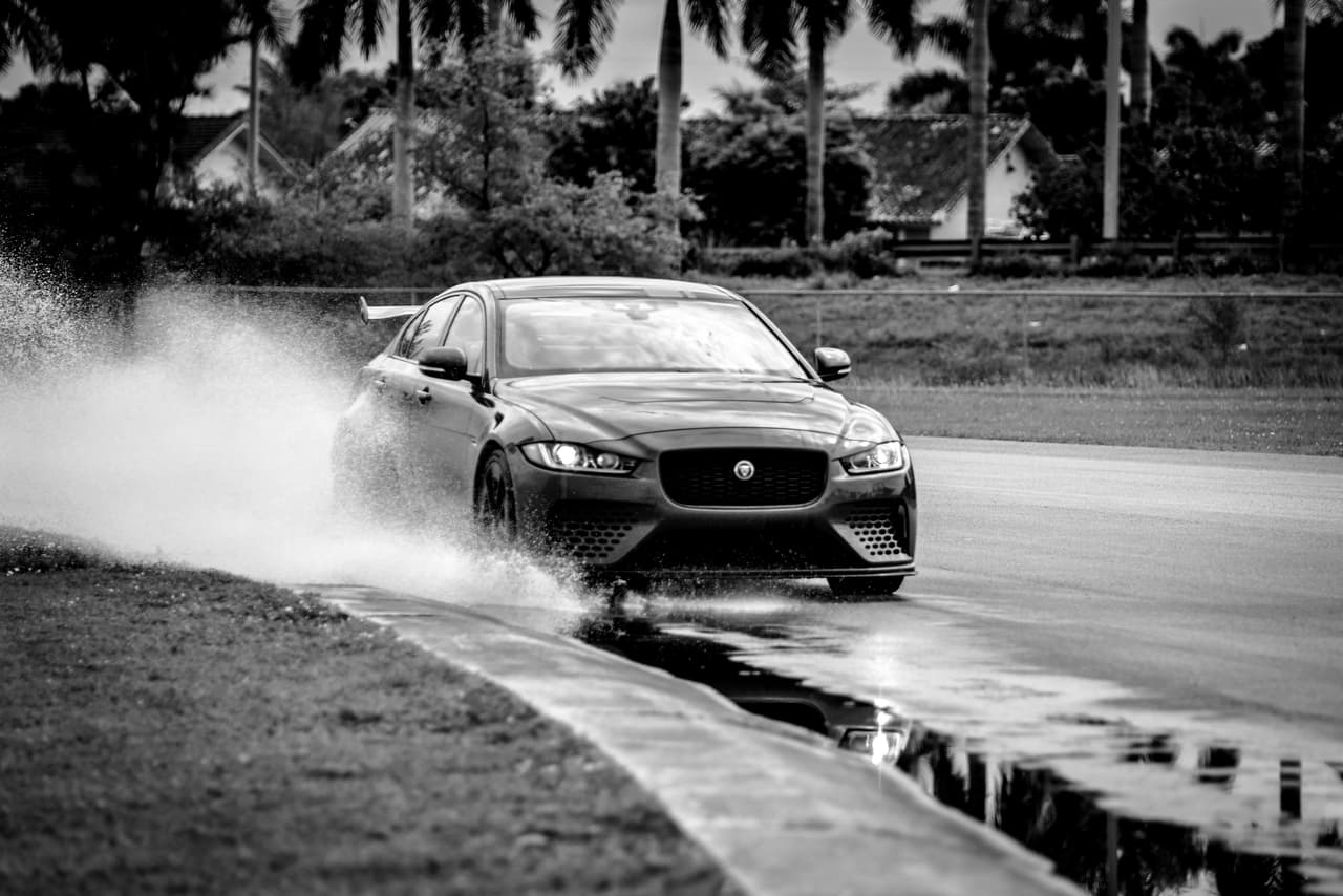 ...aunque no creo que sea una idea más descabellada que el hecho de producir solo 300 unidades de esta versión… ¿o sí?