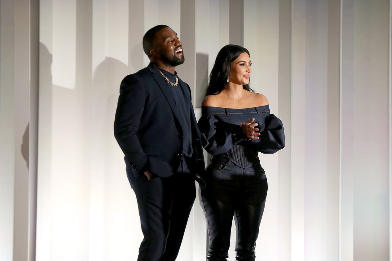 <a href="https://www.tmz.com/2017/06/21/kim-and-kanye-hire-surrogate-child/" target="_blank">TMZ</a> reveló que Kim y Kanye pagaron a la madre sustituta de Chicago 45 mil dólares en un plazo de diez meses.