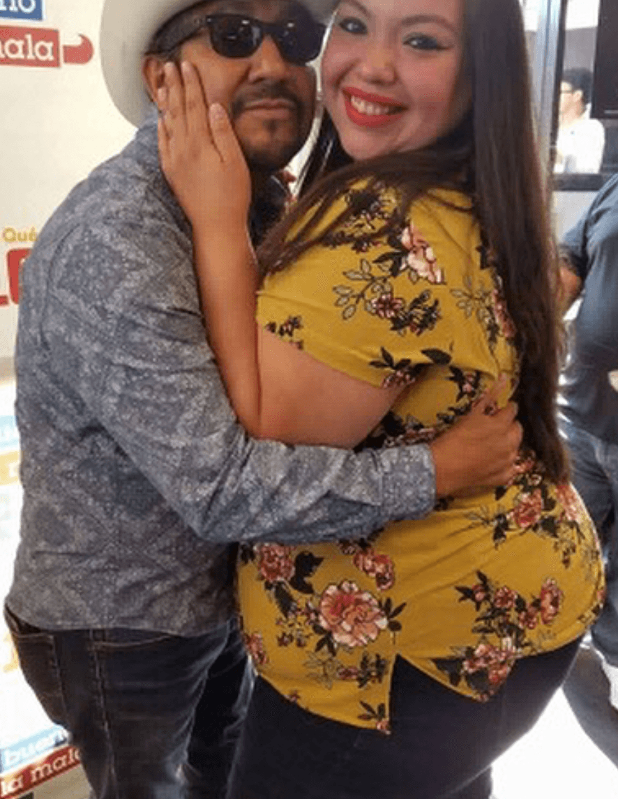 Un día muy gratificante para
<b><a href="https://www.facebook.com/andresmaldonadoelfeo/?fref=ts">El Feo</a></b> fue en el que una seguidora se tomó más de diez fotos con el gracias a su fantismo hacia el divertido locutor.