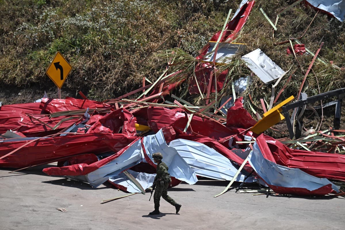 Ataque con explosivos un día después de que el nuevo gobierno de Colombia anunciara mano dura