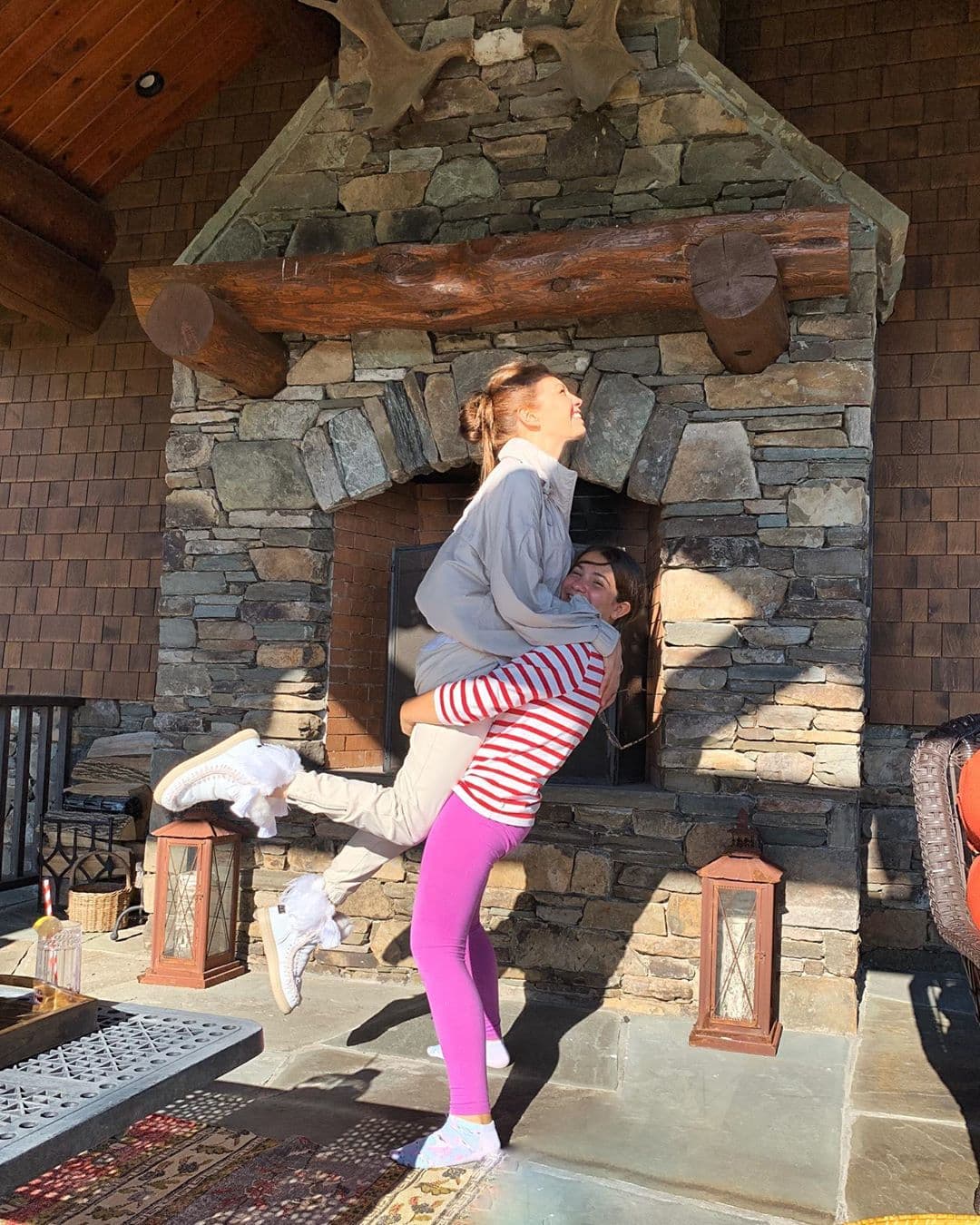 Para Thalía, lo que sucede con sus hijos es que prefieren estar más "behind the scenes".
<br>