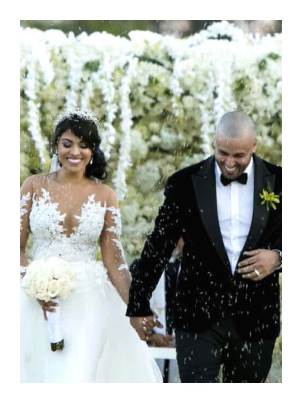 En febrero de 2017 Nicky Jam se casó con la modelo Angélica Cruz, a quien conoció por medio de redes sociales, pero se divorció de la colombiana tan sólo un año y medio después de su gran boda.