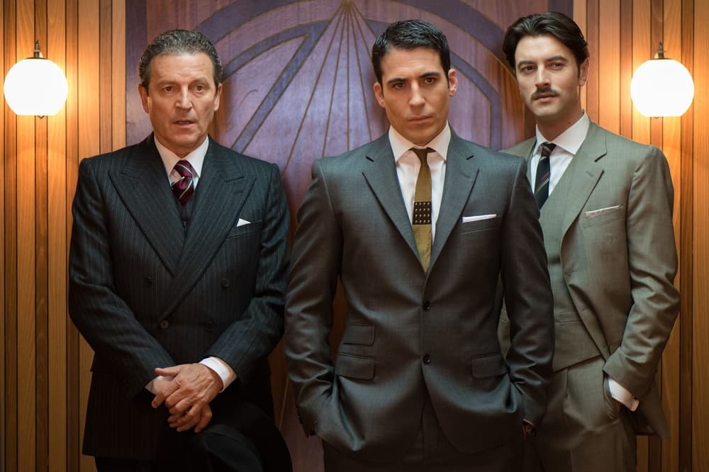 Y debe hacer lo que sea por salvar el legado de su padre.