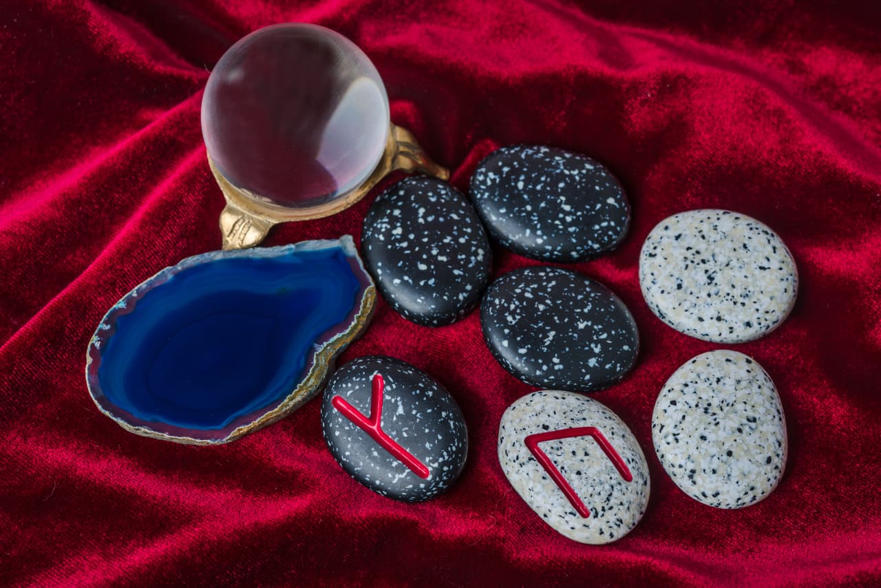 Existen varios métodos que se utilizan para canalizar estas energías, a continuación te los presentamos: