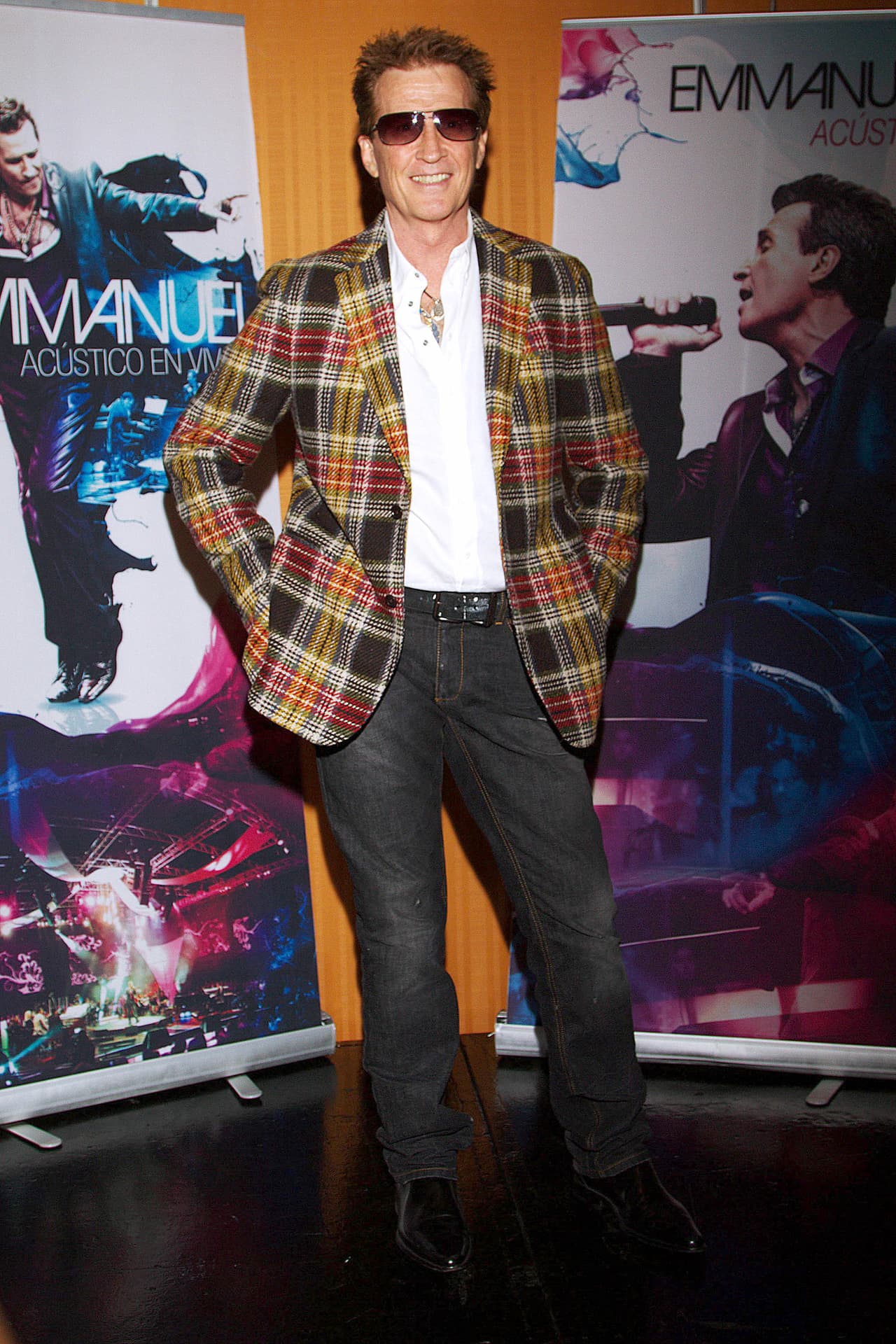 Emmanuel es un clásico con un sitio especial en los recuerdos y en los playlists nostálgicos. Siempre es buen momento para escucharlo, hasta que salga 'La Última Luna'.