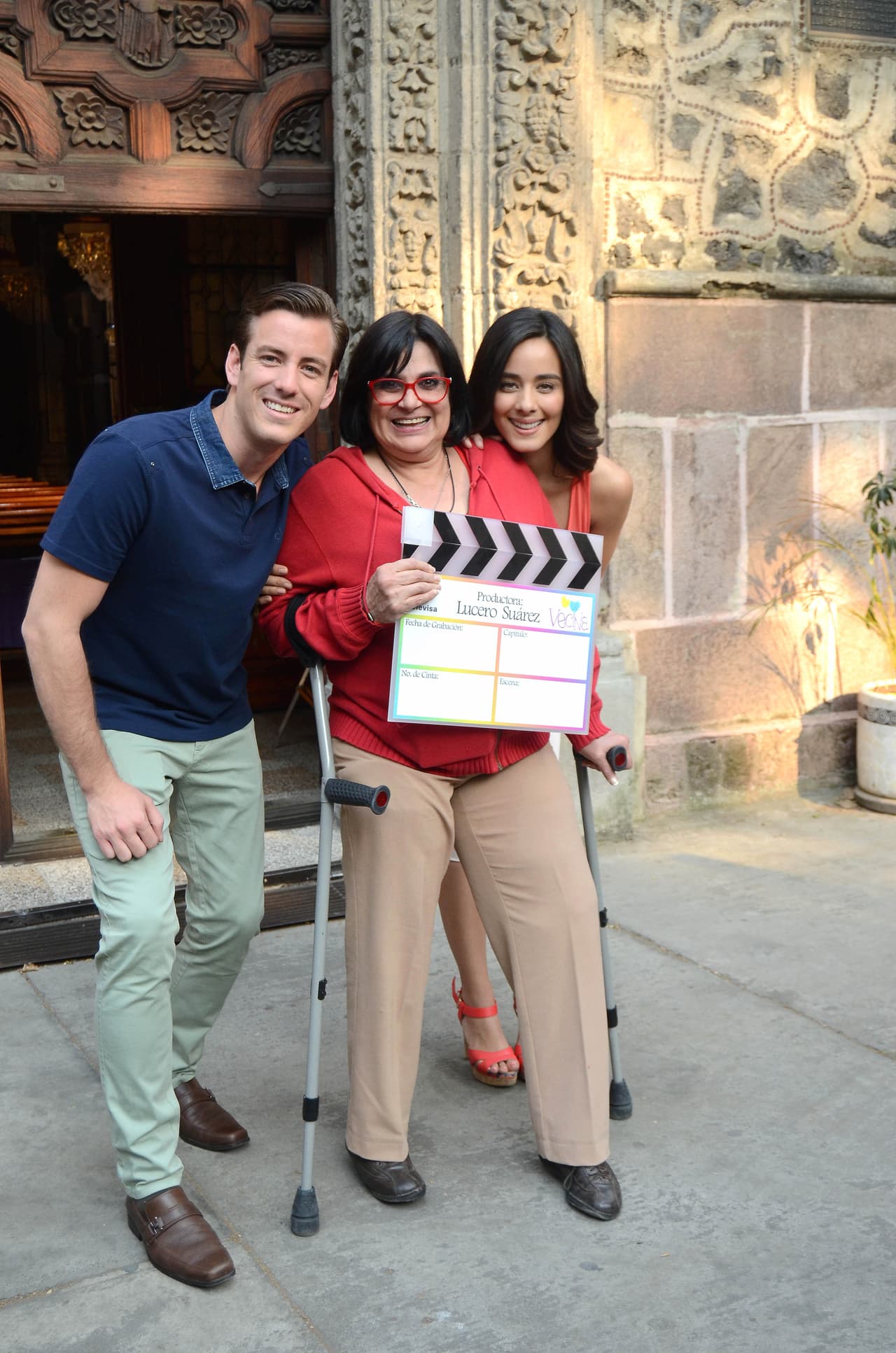 De acuerdo a las indicaciones, las contagiadas deberán permanecer en cuarentena durante 14 días: "
<b>Se les van a hacer nuevas pruebas</b>. Si salen negativas grabaremos con ellas y si salen positivas prescindiremos de ellas otra vez. Yo la esperanza que tengo es que salgan negativas porque no han presentado ningún síntoma", explicó Suárez.
<br>