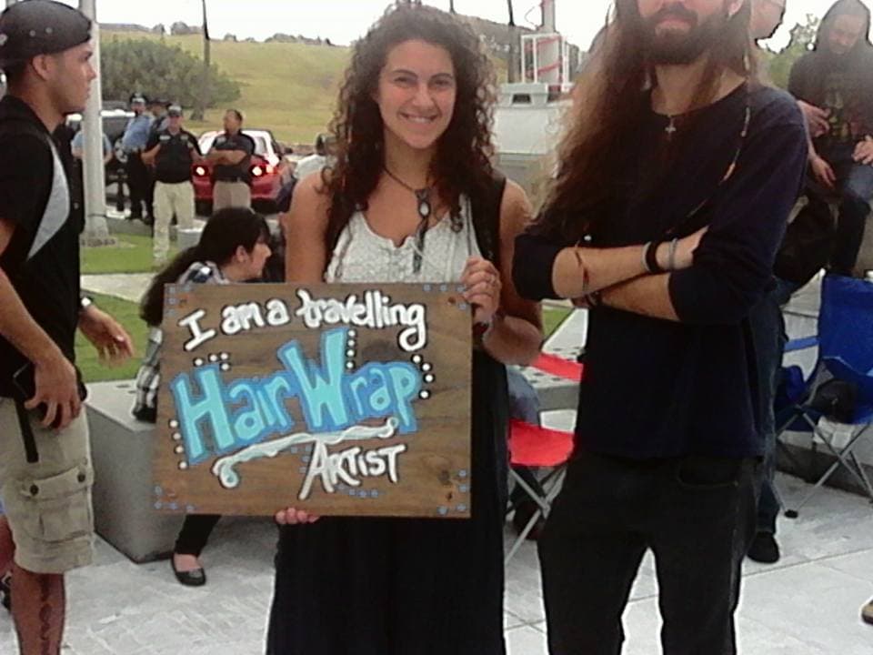 El miércoles, el grupo de la fundación Free Juana marchó, acompañado de cientos de personas en contra de la penalización de la marihuana en Puerto Rico. La policía detuvo a 22 personas que participaron de la manifestación frente al Capitolio por alegada posesión de la planta ilegal.