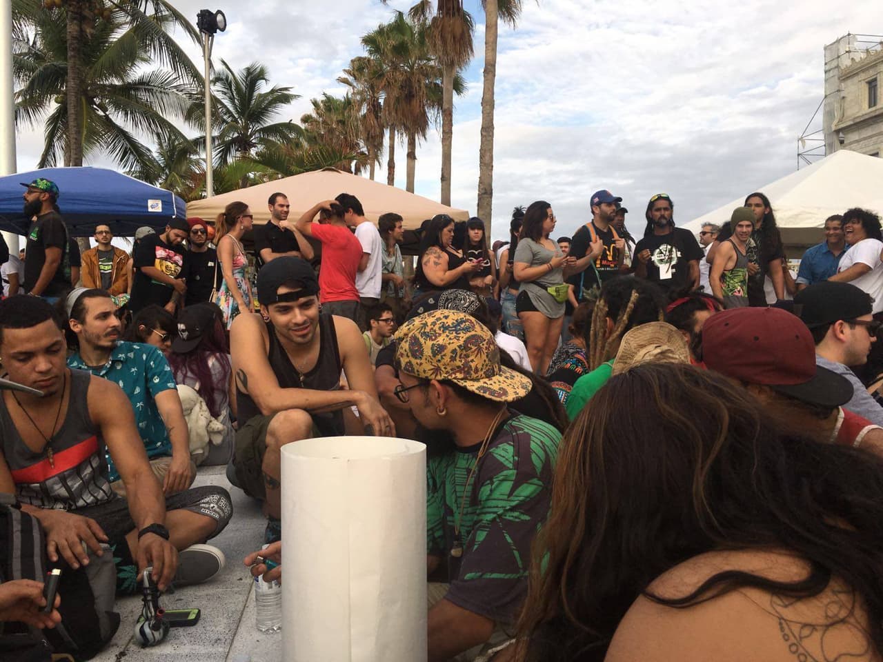 El miércoles, el grupo de la fundación Free Juana marchó, acompañado de cientos de personas en contra de la penalización de la marihuana en Puerto Rico. La policía detuvo a 22 personas que participaron de la manifestación frente al Capitolio por alegada posesión de la planta ilegal.