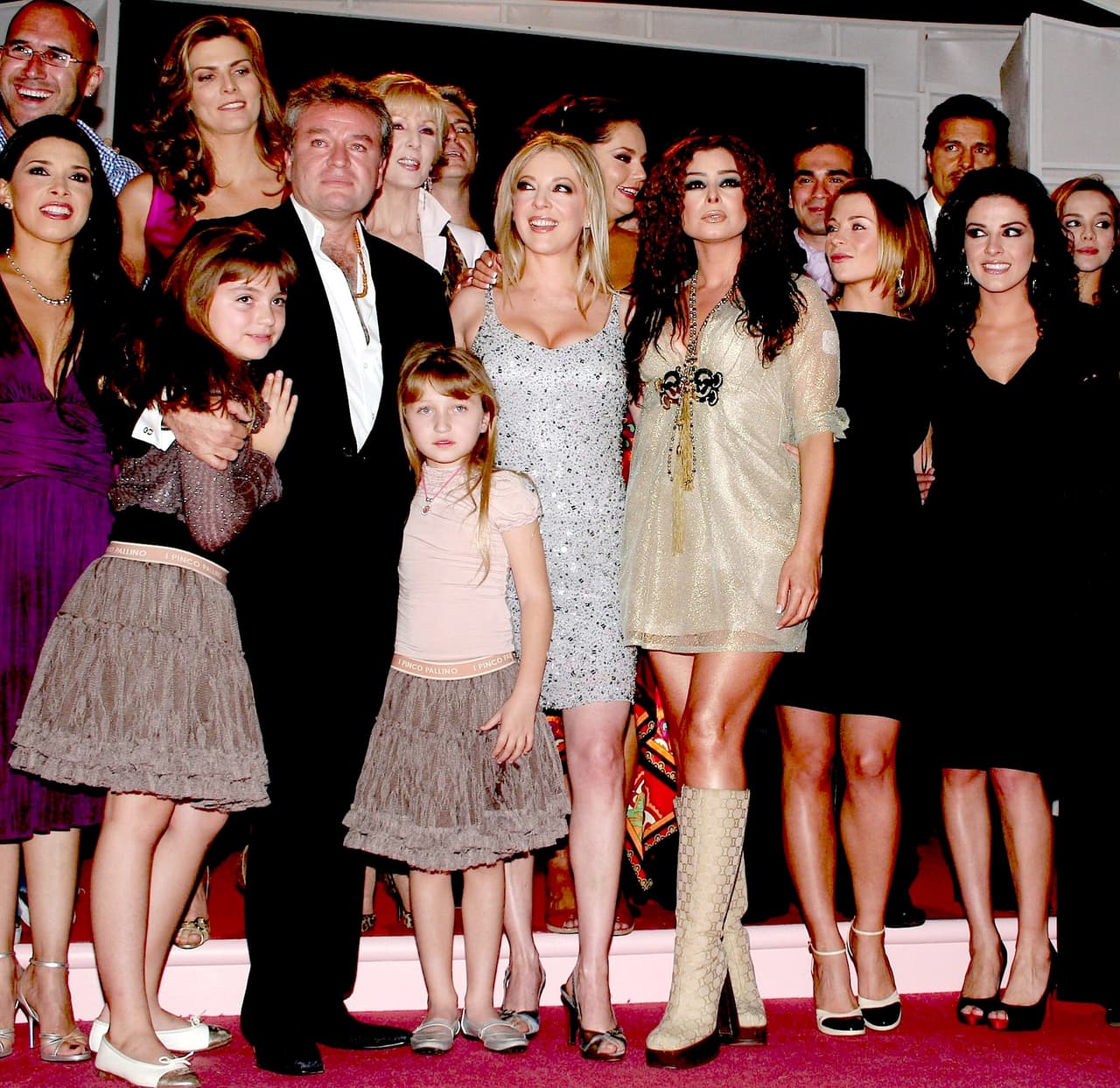 Esta historia la protagonizó con
<b>Edith González</b>,
<b>Ludwika Paleta</b> y
<b>Lidia Ávila</b>, siendo una de las telenovelas más aclamadas de la actriz. ¿Te gustaría que Yadhira regresara a las telenovelas?